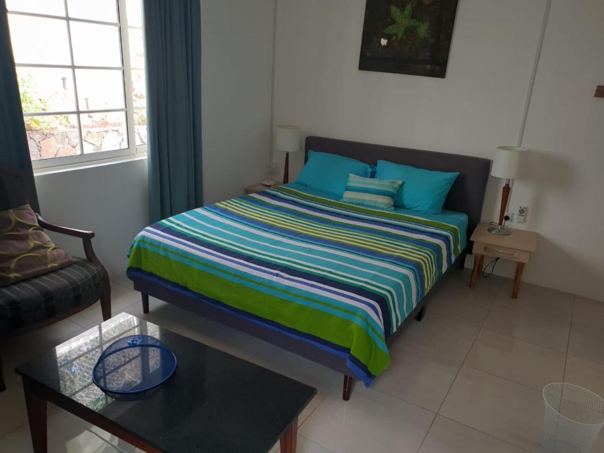 Les Antigones Bed & Breakfast พอร์ตมาตูริน ภายนอก รูปภาพ