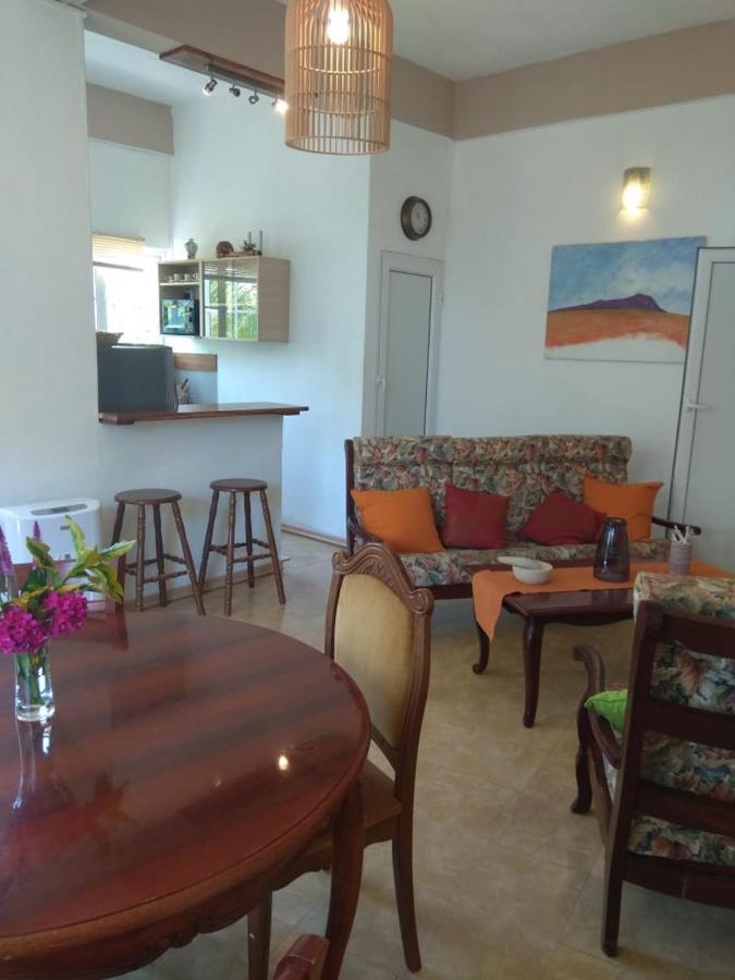 Les Antigones Bed & Breakfast พอร์ตมาตูริน ภายนอก รูปภาพ